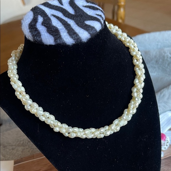 Classic Cream Pearl Necklace - Picture 6 of 6
